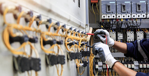 Professional Electrician technician working in Hudson, TX